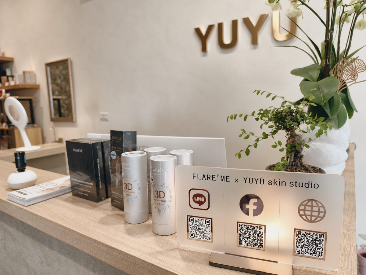 YUYÜ 櫃檯與保養品陳列